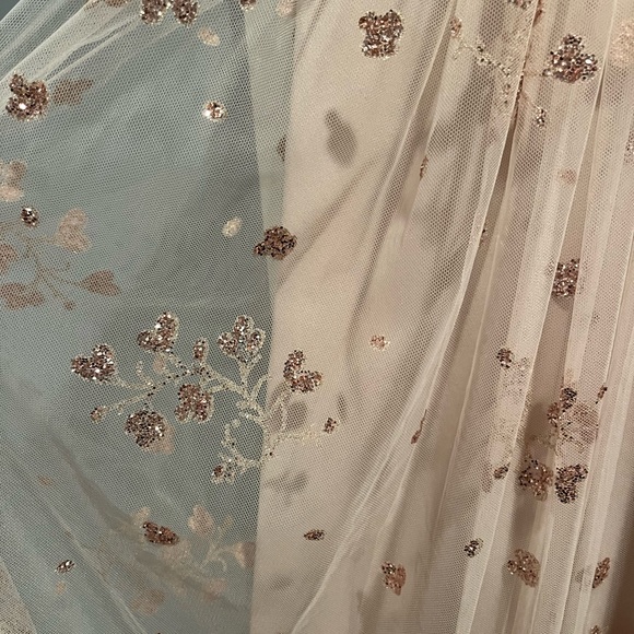 Soieblu gown size large (8/10). Pale pink with gold glitter flowers and hearts - Picture 5 of 10